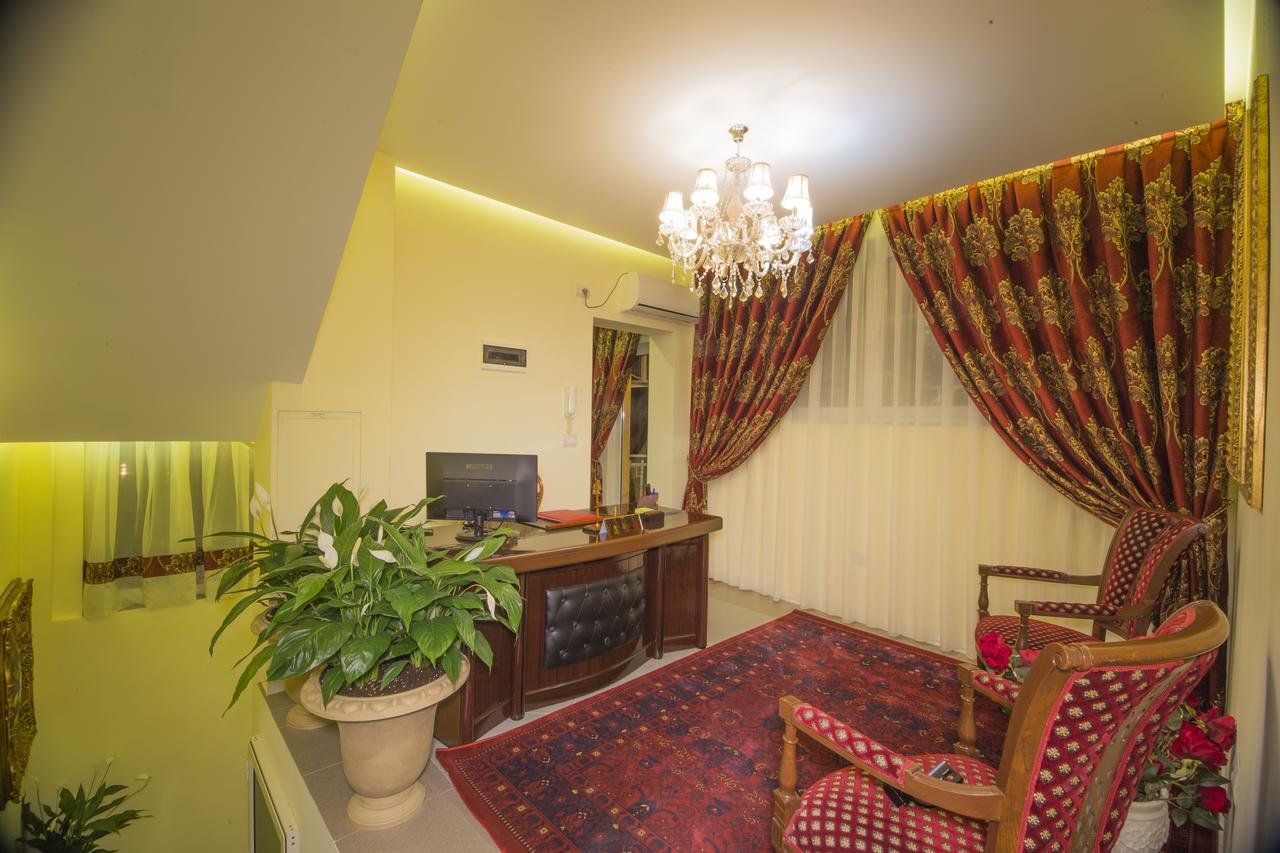 Vila Tako - Hotel Tirana Exterior foto